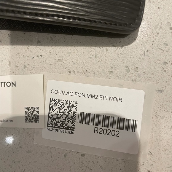 Louis Vuitton Agenda MM in Epi Leather Black - Picture 2 of 16